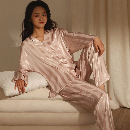 Gestreifter Seidenpyjama für Damen